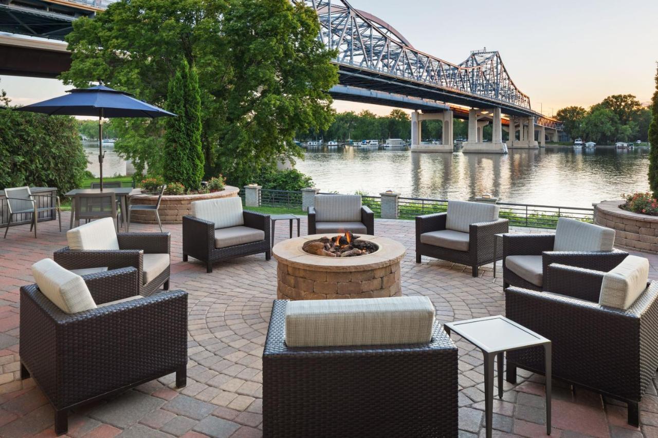 Courtyard La Crosse Downtown/Mississippi Riverfront Exterior photo